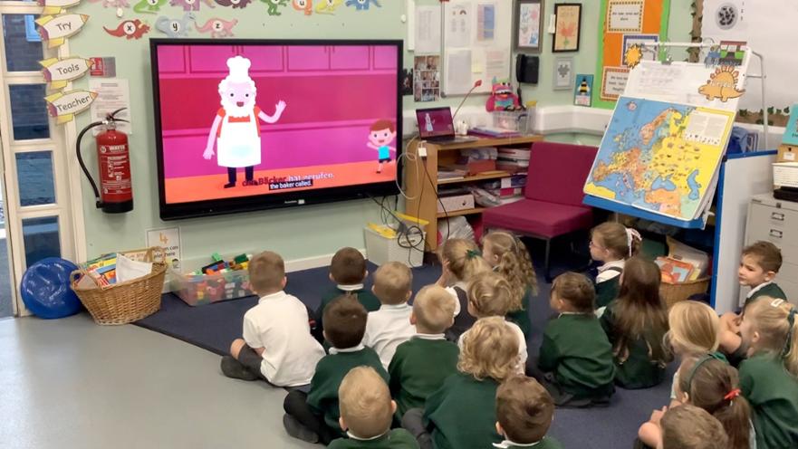 Listening to a German rhyme-Backe Backe Kutchen 